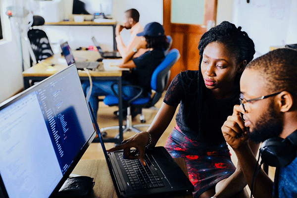 Students collaborating a computer station